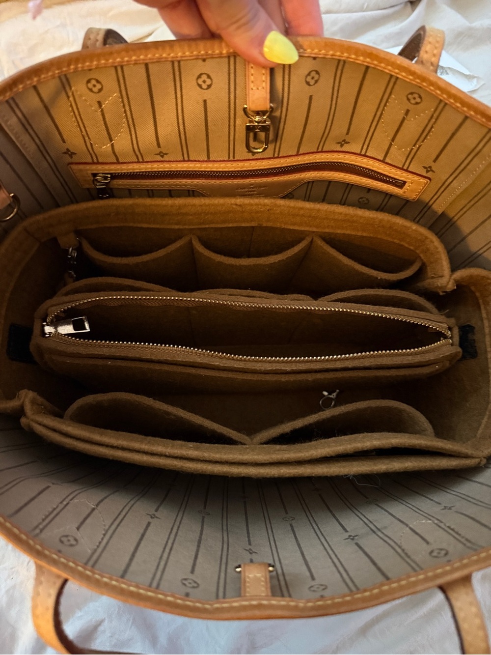 Louis Vuitton Monogram Canvas Brown Tote with Vachetta Trim - Picture 5 of 14
